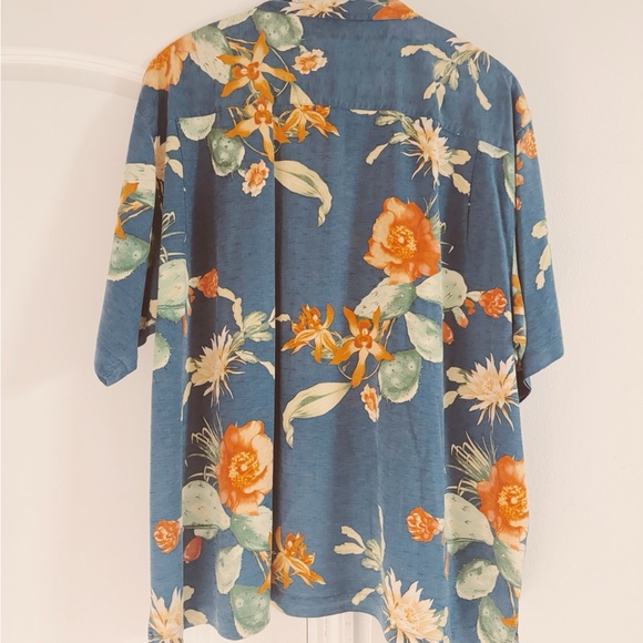 Tommy Bahama, Vintage Blue Floral Men's Shirt - Picture 2 of 3